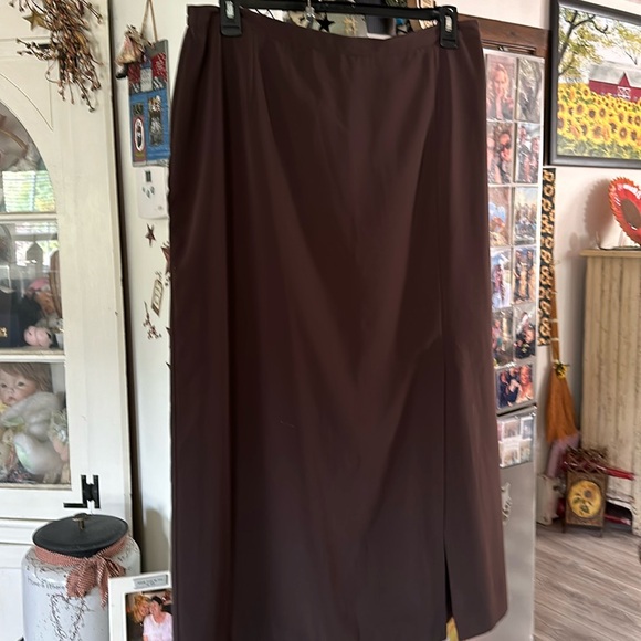 Women’s long brown skirt - Picture 1 of 2